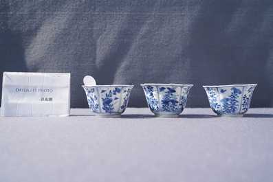 Six tasses et soucoupes en porcelaine de Chine en bleu et blanc, Kangxi