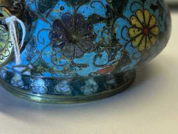 Een Chinese cloisonn&eacute; wierookbrander, Ming