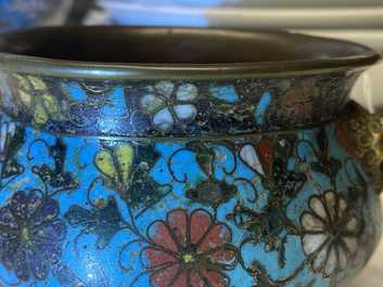 Een Chinese cloisonn&eacute; wierookbrander, Ming