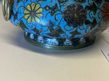 Een Chinese cloisonn&eacute; wierookbrander, Ming