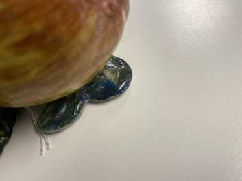 Un mod&egrave;le d'une pomme et un d'une poire en fa&iuml;ence de Delft polychrome, 18&egrave;me