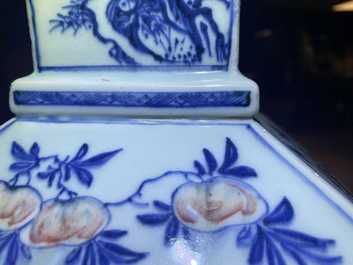 Un vase de forme carr&eacute;e en porcelaine de Chine en bleu, blanc et rouge de fer, Kangxi