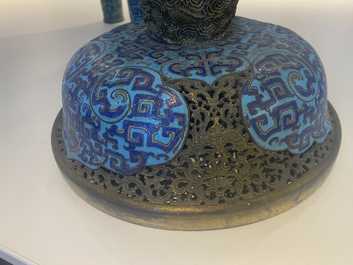 Un grand br&ucirc;le-parfum tripod couvert en &eacute;maux cloisonn&eacute;s, Chine, Qianlong