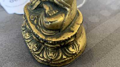 Une figure de Bouddha en bronze dor&eacute;, Sino-Tibet, Ming