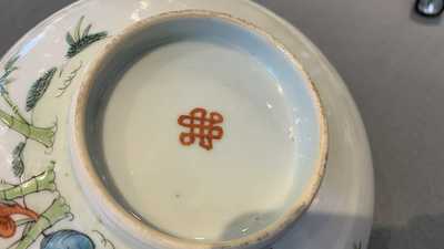 A Chinese blue and white jardini&egrave;re and two famille verte bowls, 19/20th C.