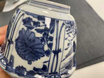 Cinq bols en porcelaine de Chine en bleu et blanc de type kraak, Wanli