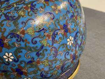 A Chinese cloisonn&eacute; 'floral scroll' water jug, 18/19th C.