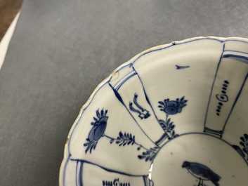 Cinq bols en porcelaine de Chine en bleu et blanc de type kraak, Wanli