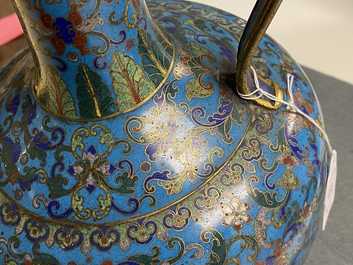 A Chinese cloisonn&eacute; 'floral scroll' water jug, 18/19th C.