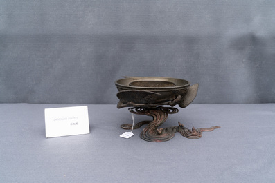 A Japanese copper, bronze and pewter bowl, signed Kimura Toun, Meiji, 19th C.