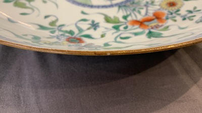 Un plat en porcelaine de Chine doucai, Kangxi