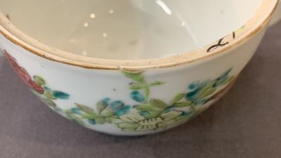 Deux th&eacute;i&egrave;res et une bo&icirc;te &agrave; quatre compartiments en porcelaine de Chine qianjiang cai, 19/20&egrave;me