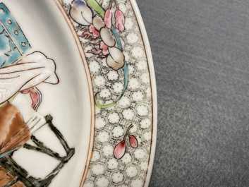 Une assiette en porcelaine de Chine famille rose &agrave; d&eacute;cor de figures dans un int&eacute;rieur, Yongzheng