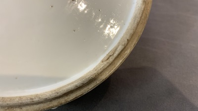 Deux th&eacute;i&egrave;res et une bo&icirc;te &agrave; quatre compartiments en porcelaine de Chine qianjiang cai, 19/20&egrave;me