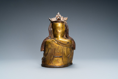 Une figure de Bouddha assis en bronze dor&eacute;, Chine, Ming