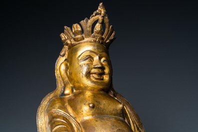 Een Chinese vergulde bronzen figuur van een zittende Boeddha, Ming