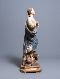 Une grande statue de la Vierge de l&rsquo;Assomption en bois sculpt&eacute;, polychrom&eacute; et dor&eacute; aux yeux en verre, Italie, 17&egrave;me