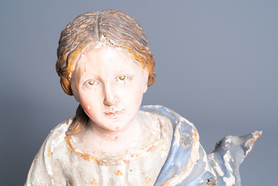 Une grande statue de la Vierge de l&rsquo;Assomption en bois sculpt&eacute;, polychrom&eacute; et dor&eacute; aux yeux en verre, Italie, 17&egrave;me