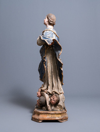 Une grande statue de la Vierge de l&rsquo;Assomption en bois sculpt&eacute;, polychrom&eacute; et dor&eacute; aux yeux en verre, Italie, 17&egrave;me