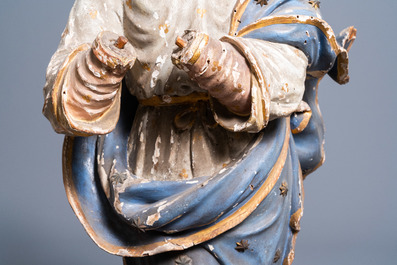 Une grande statue de la Vierge de l&rsquo;Assomption en bois sculpt&eacute;, polychrom&eacute; et dor&eacute; aux yeux en verre, Italie, 17&egrave;me