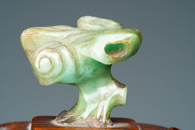 Un br&ucirc;le-parfum en bronze partiellement dor&eacute; au couvercle en bois et jade, Chine, marque de Xuande, Kangxi