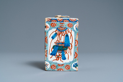 A Dutch Delft cashmere palette tea caddy, 1st half 18th C.