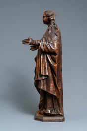 Une statue d'une sainte en bois fruitier sculpt&eacute;, Vall&eacute;e du Rhin, Allemagne, 2&egrave;me moiti&eacute; du 16&egrave;me