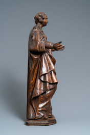 Une statue d'une sainte en bois fruitier sculpt&eacute;, Vall&eacute;e du Rhin, Allemagne, 2&egrave;me moiti&eacute; du 16&egrave;me