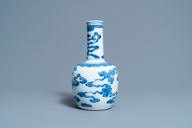 A Chinese blue and white 'Bleu de Hue' bottle vase for the Vietnamese market, Kangxi