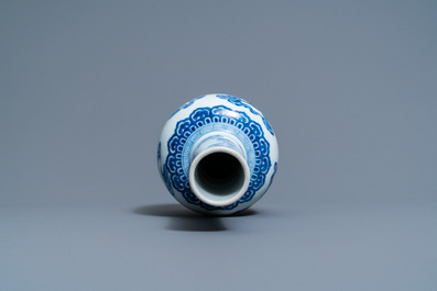 A Chinese blue and white 'Bleu de Hue' bottle vase for the Vietnamese market, Kangxi