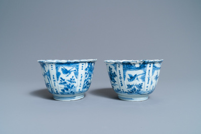 A pair of Chinese blue and white kraak porcelain 'crow' bowls, Wanli