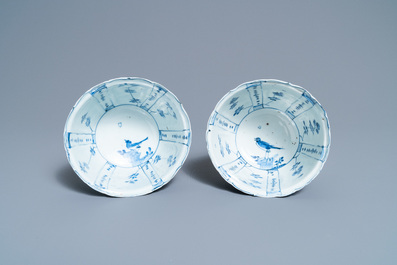 A pair of Chinese blue and white kraak porcelain 'crow' bowls, Wanli