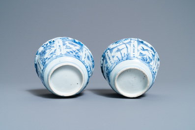 A pair of Chinese blue and white kraak porcelain 'crow' bowls, Wanli