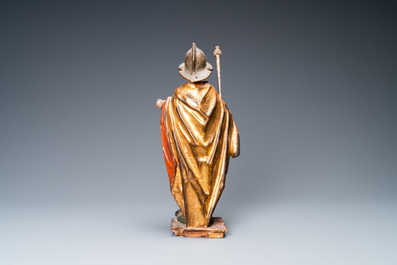 Une statue de Saint Georges en bois sculpt&eacute;, polychrom&eacute; et dor&eacute;, Allemagne du Sud, 1er quart du 17&egrave;me