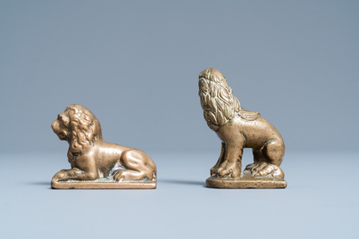 Deux petits mod&egrave;les de lions en bronze, 16&egrave;me