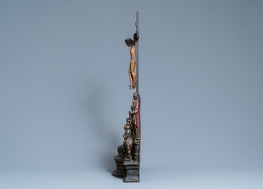 Une crucifixion en bois sculpt&eacute; et polychrom&eacute;, Italie du Nord, 16&egrave;me