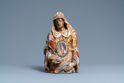 Un buste reliquaire d&rsquo;une sainte en tilleul sculpt&eacute;, dor&eacute; et polychrom&eacute;, Allemagne, 2&egrave;me moiti&eacute; du 16&egrave;me