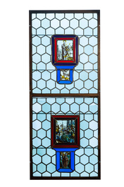 Een samengesteld glas-in-loodraam met polychrome, grisaille en zilvergele medaillons, Frankrijk, 16/17e eeuw