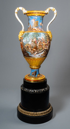 Un important vase en porcelaine de Meissen &agrave; sujet mythologique de 'Diane et Act&eacute;on', 2&egrave;me moiti&eacute; du 19&egrave;me