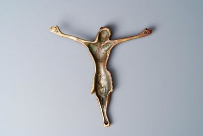 Une statue de Christ en bronze dor&eacute;, France, 14&egrave;me