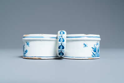 Une collection vari&eacute;e en fa&iuml;ence de Delft en bleu, blanc et polychrome, 18&egrave;me