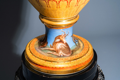 Een uitzonderlijke grote mythologische 'Diana en Aktaion' vaas, porselein uit Meissen, 2e helft 19e eeuw