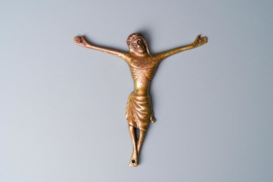 Une statue de Christ en bronze dor&eacute;, France, 14&egrave;me