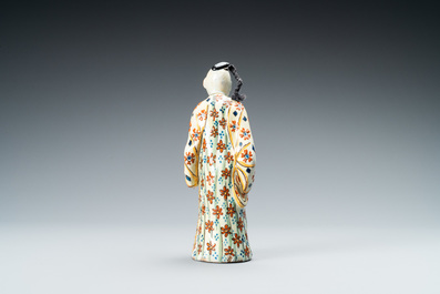 Une figure d'un chinois en fa&iuml;ence polychrome de Delft, ca. 1800