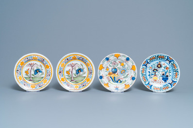 Onze assiettes en fa&iuml;ence polychrome de Delft, 18&egrave;me