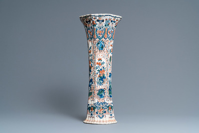 A large Dutch Delft cashmere palette vase, ca. 1700