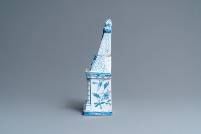 A Dutch Delft blue and white fireplace-shaped box and cover, ca. 1800