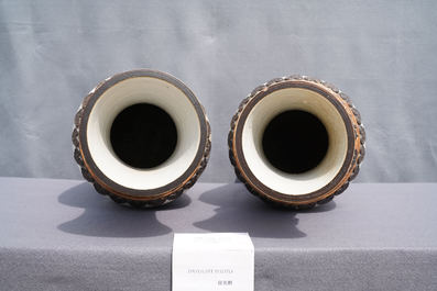 Une paire de vases en porcelaine de Chine dite 'de Nankin' figurant Li Tieguai, 19&egrave;me