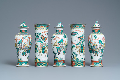 Une garniture de cinq vases en porcelaine de Chine famille verte, marque de Kangxi, 19&egrave;me