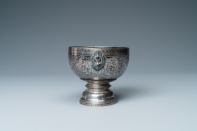 Een Thaise ni&euml;llo zilveren 'Thom Ngoen' kom, 19/20e eeuw